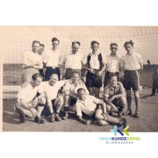 10-7-1951 Gemeente Elftal H&A Torbecke en T&A elftal geschonken door F.Verborg Coll. HKR